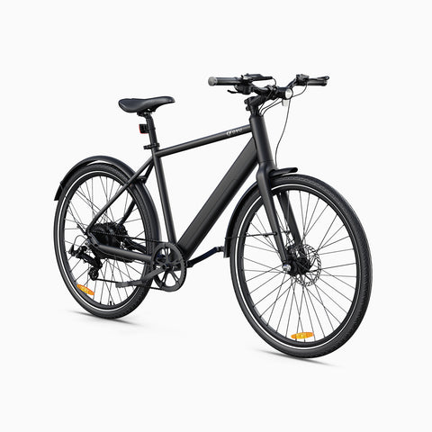 Vélo électrique noir avec cadre léger pour trajets urbains, freins à disque modernes. Vélo électrique noir avec cadre léger pour trajets urbains, freins à disque modernes.