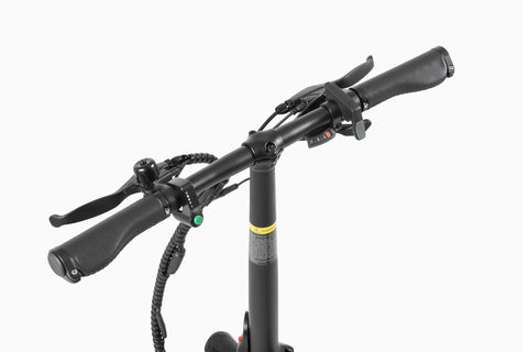 Guidon du vélo électrique pliable DYU T1 avec commandes et poignées ergonomiques. Guidon du vélo électrique pliable DYU T1 avec commandes et poignées ergonomiques.